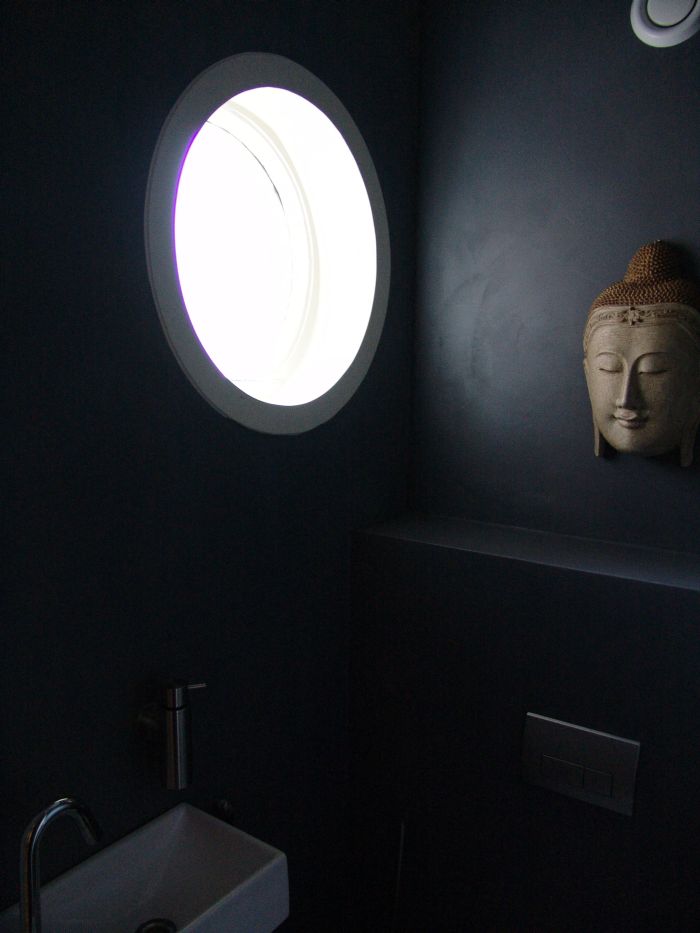 Rond raam in toilet