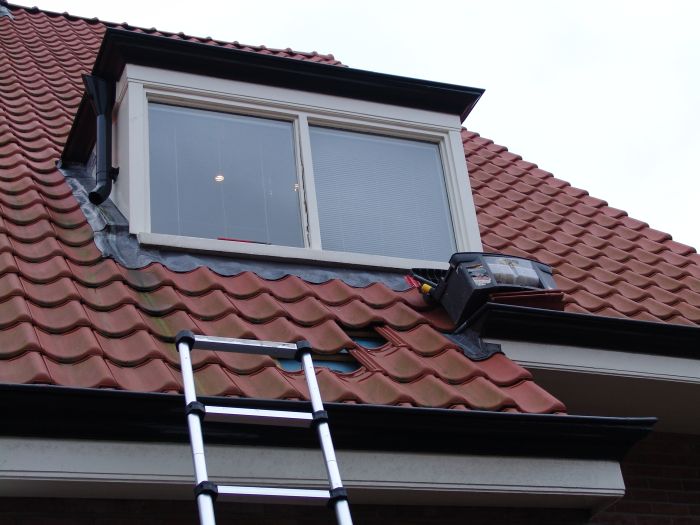 Demontage van het enkele glas in het trappenhuis