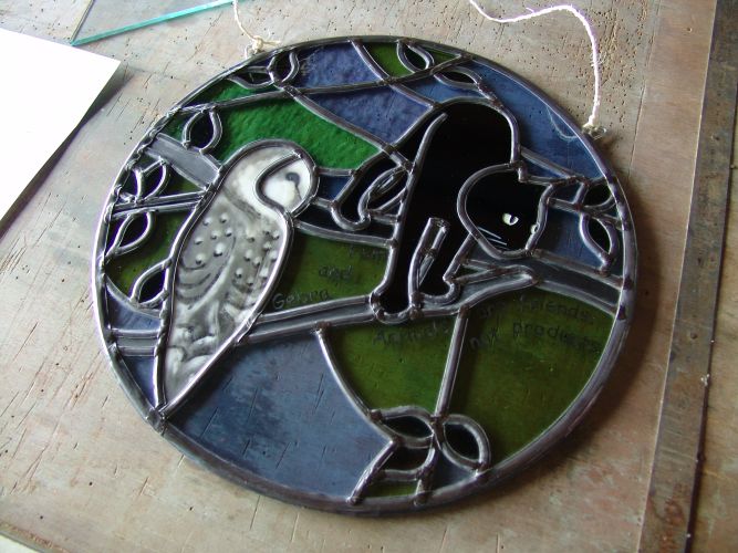 Glas in lood hanger met kat en uil, ca. 35cm ⌀, &euro; 325,-