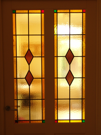 2 x nieuw glas-in-lood in binnendeur.