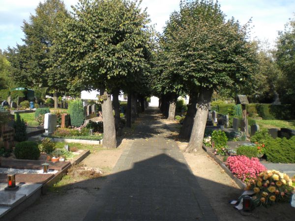 Oprit naar begraafplaatskapel Bendorf-M�lhofen