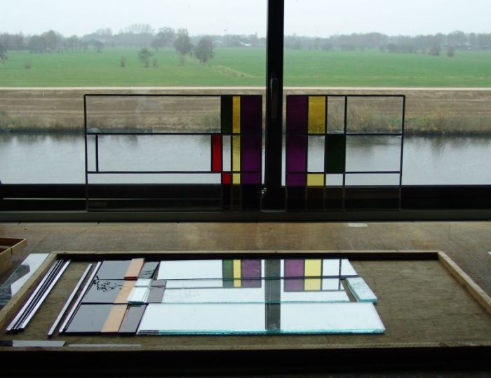 Glas in lood in onze werkplaats aan de Eem