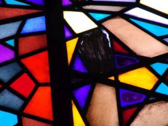 Oude reparaties met floatglas, silikonenkit en bruine verf zijn door AvD-Glas verwijderd