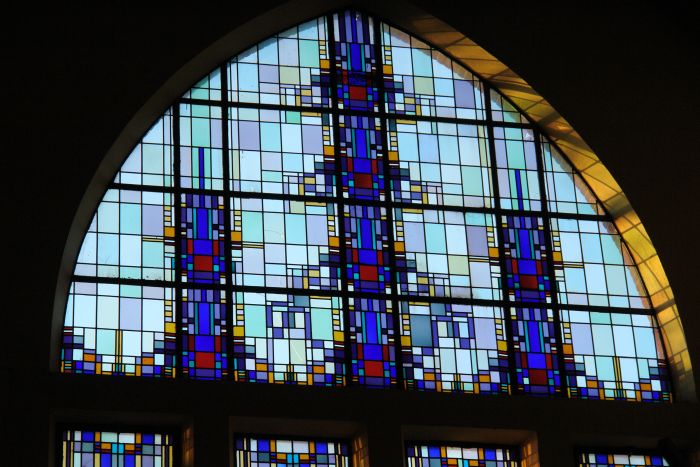 Overzicht glas in lood westgevel
