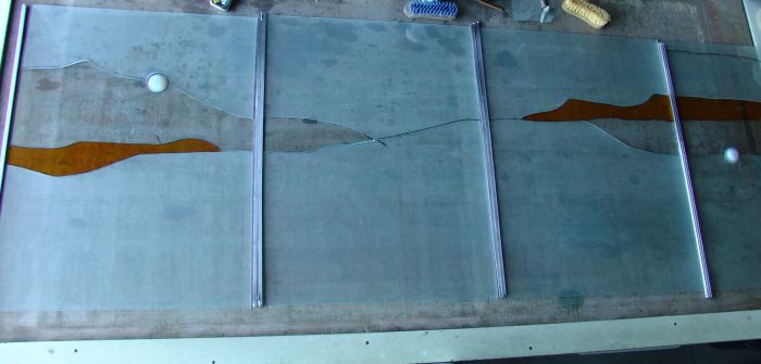 Modern glas in lood in de werkplaats van AvD-Glas