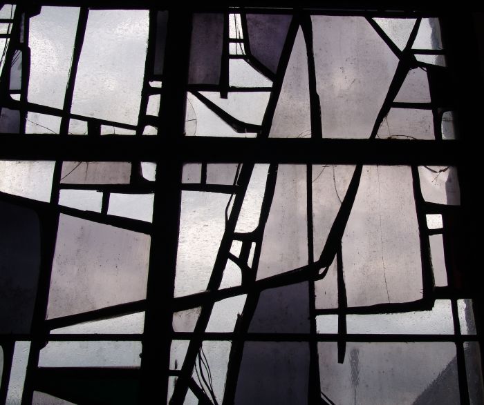 Glas in lood in noordgevel