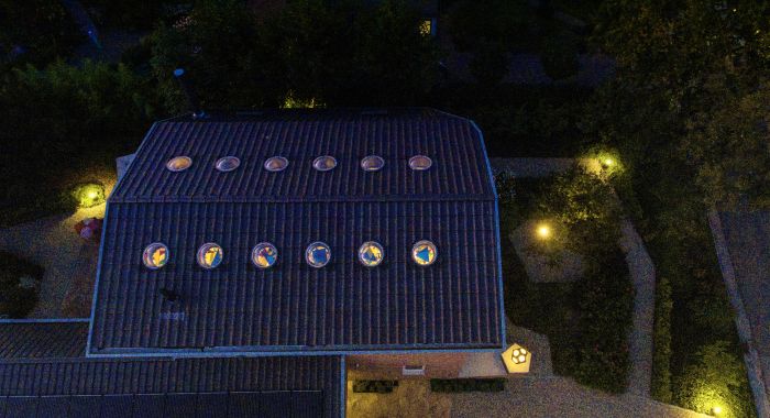 Glas in lood, bovenaanzicht bij nacht
