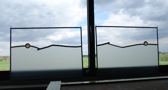 Moderne glas-in-lood hangers tegen inkijk, Amersfoort 2016