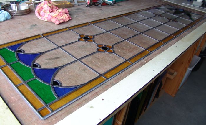 Glas in lood in de werkplaats van AvD-Glas