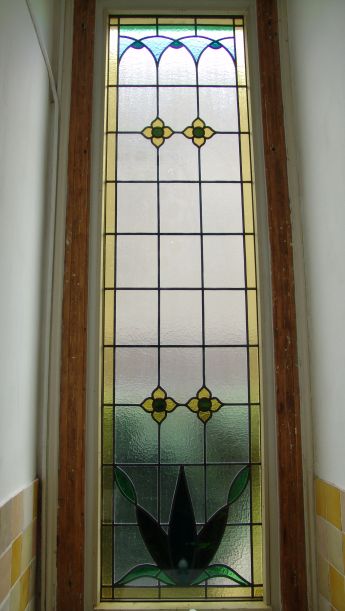 Glas in lood in toilet en badkamer, nu nog even afschilderen.