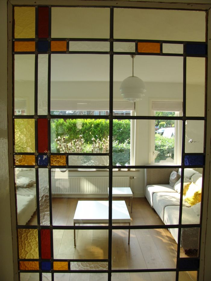 Detail glas in lood, kathedraalglas en floatglas