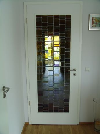 Glas in lood geplaatst in deur