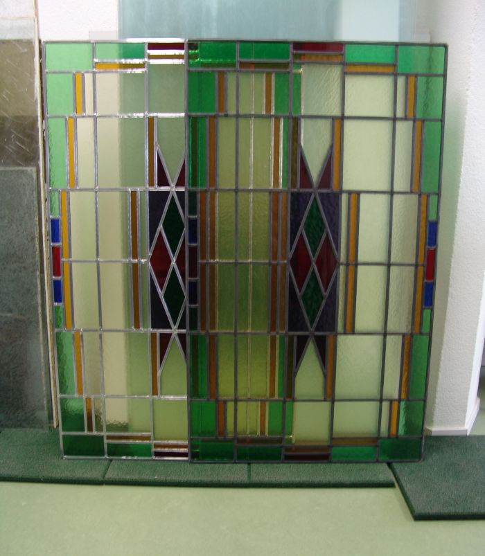 Glas in lood ongepatineerd (L) en gepatineerd (R)