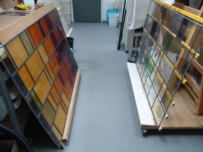 Glas in lood patineren en poetsen