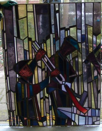 Oud glas in lood met industrieel thema