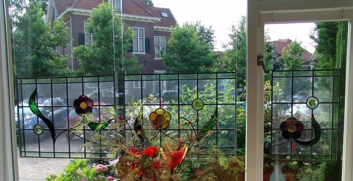 Bleiverglasung, Aufh�nger als Sichtschutz