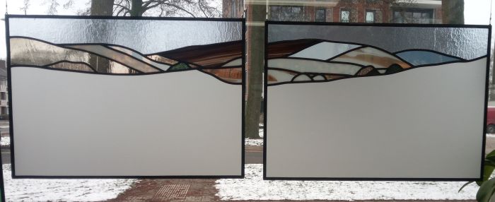 Bleiverglasung Aufh�nger mit Schneelandschaft als Sichtschutz.
