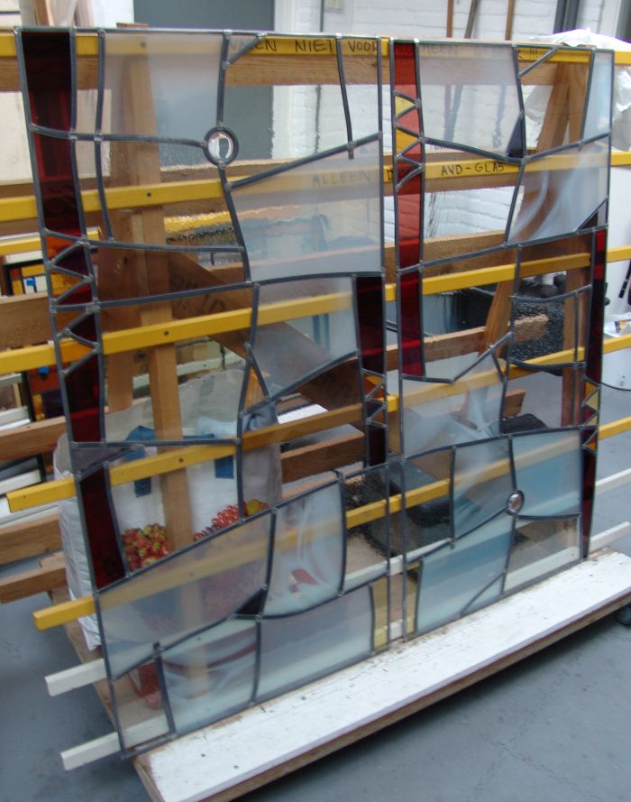 Glas in lood klaar voor montage in de werkplaats van AvD-Glas