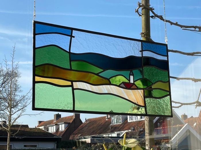 Glas in lood hanger bij de klant in Goes