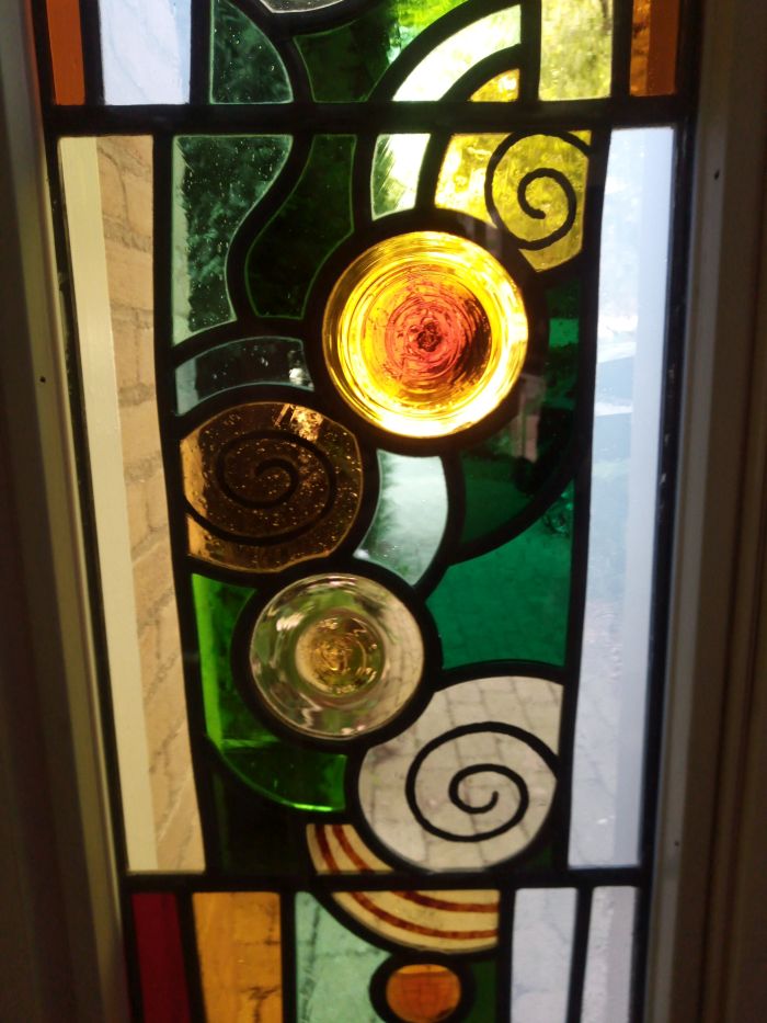 Glas in lood in en naast voordeur