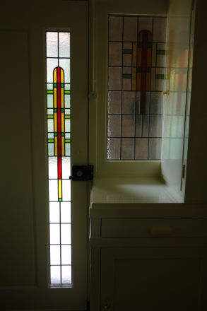 2 x nieuw glas in lood in en naast de voordeur.