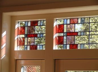 Glas in lood in bovenlichten, Baarn