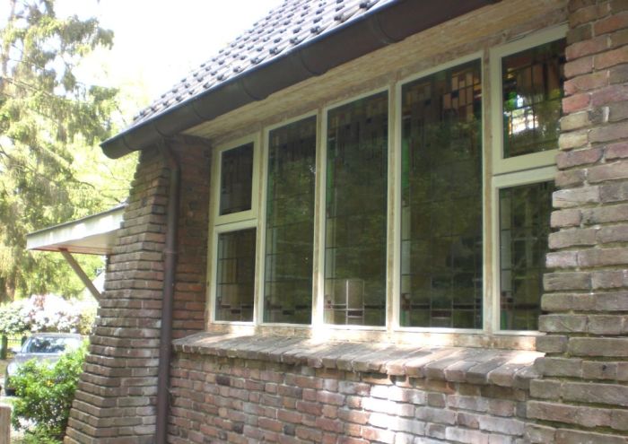 Buitenaanzicht glas in lood in dubbelglas.