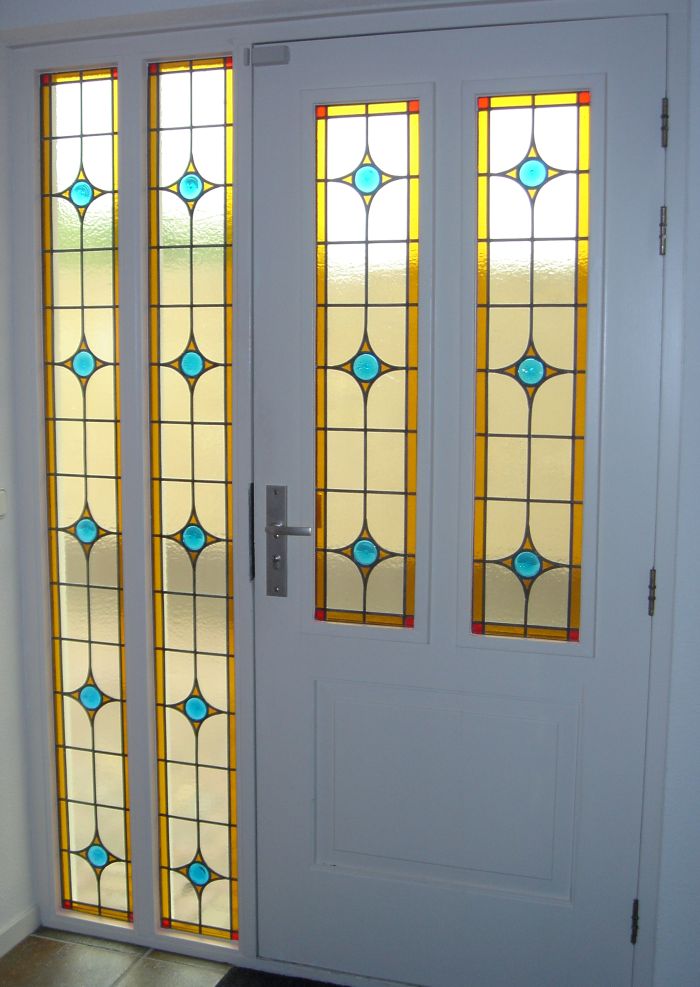 Bleiverglasung mit Butzen in Isolierglas