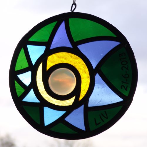 Geboorteglas met naam en datum gebrandschilderd, 20cm �