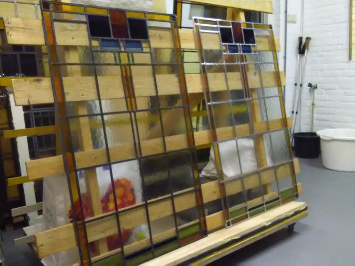 Glas in lood gepatineerd (L) en glimmend lood (R)